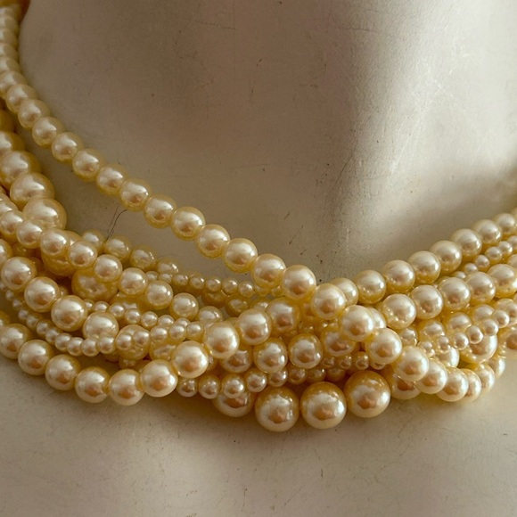 CAROLEE stamp vintage mid century Elegant Cream Pearl Necklace 🎁 - Picture 3 of 9